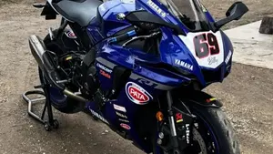 Yamaha YZF R1 (2020 - 25)  (4)