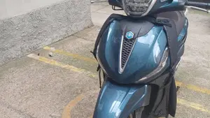 Piaggio Beverly 300 S ABS-ASR (2021 - 25)  (2)