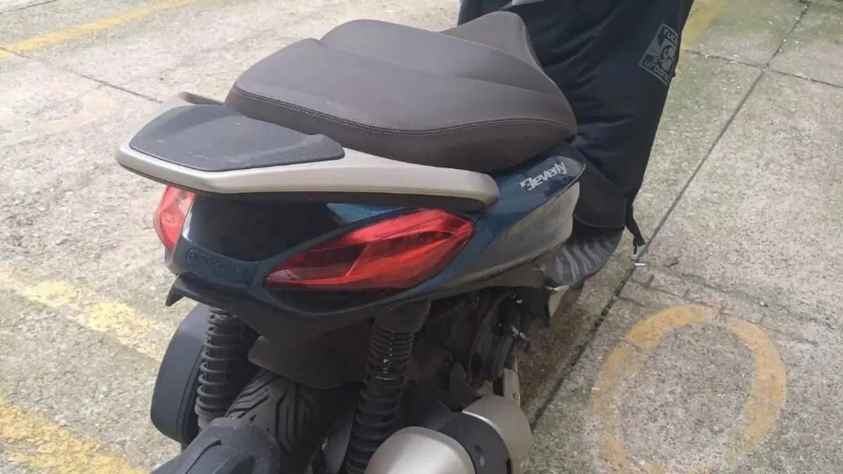 Piaggio Beverly 300 S ABS-ASR (2021 - 25)  (3)