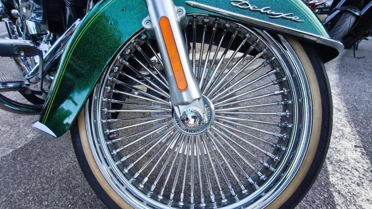 Harley-Davidson 1690 Deluxe ABS (2011 - 16) - FLSTN  (2)