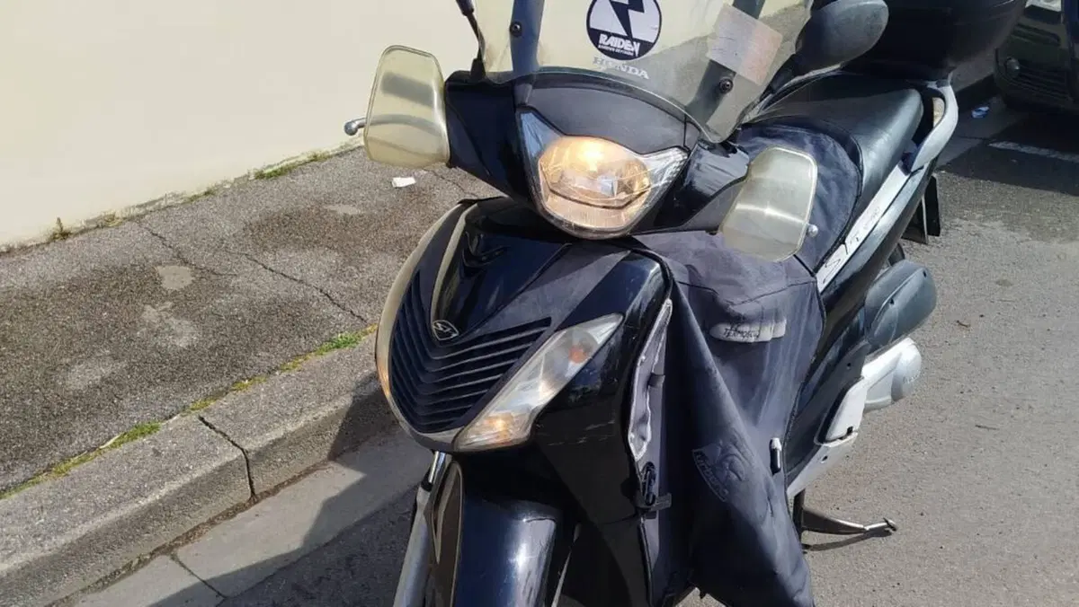 Honda SH 150i (2009 - 12)  (3)