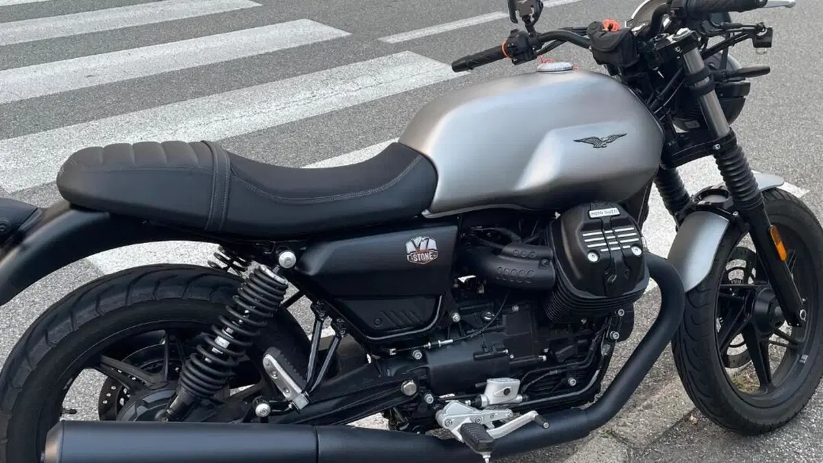 Moto Guzzi V7 Stone (2021 - 24) 