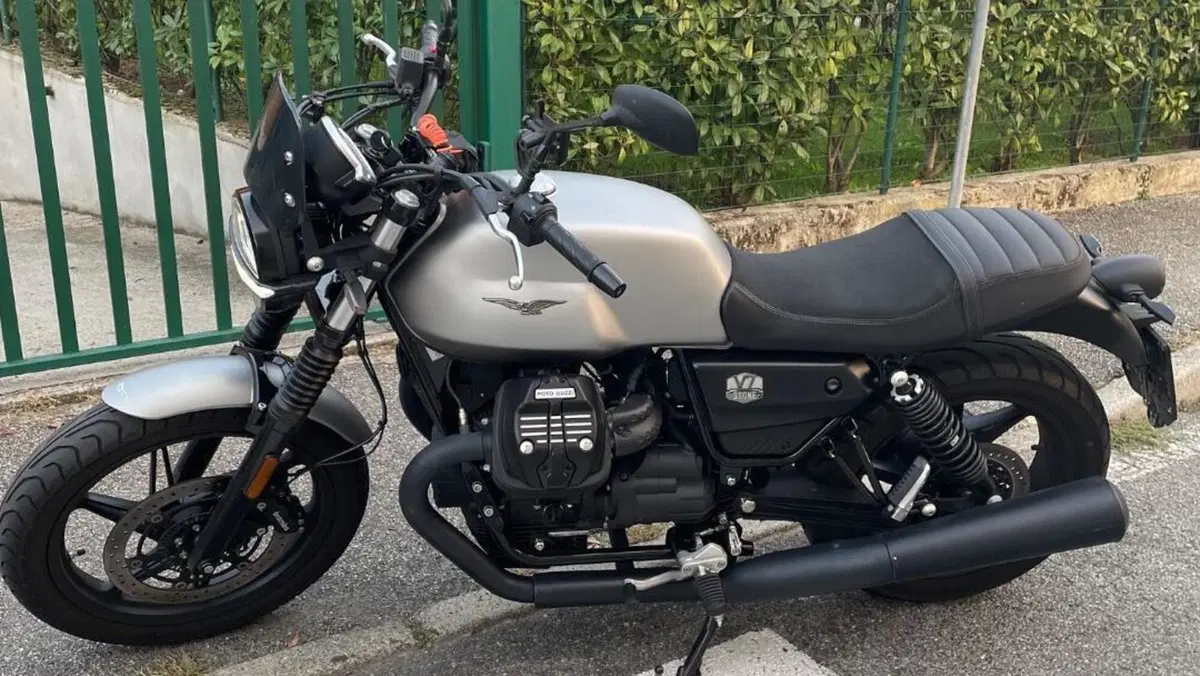 Moto Guzzi V7 Stone (2021 - 24)  (2)