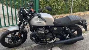 Moto Guzzi V7 Stone (2021 - 24)  (2)