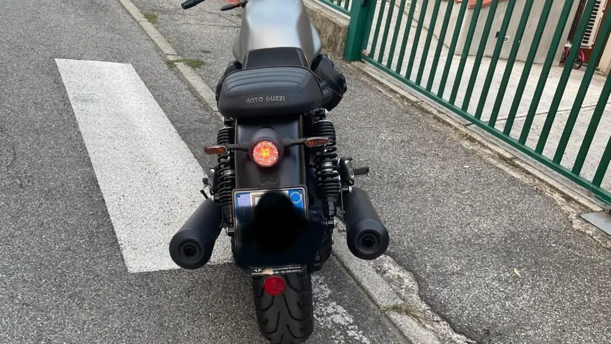 Moto Guzzi V7 Stone (2021 - 24)  (5)