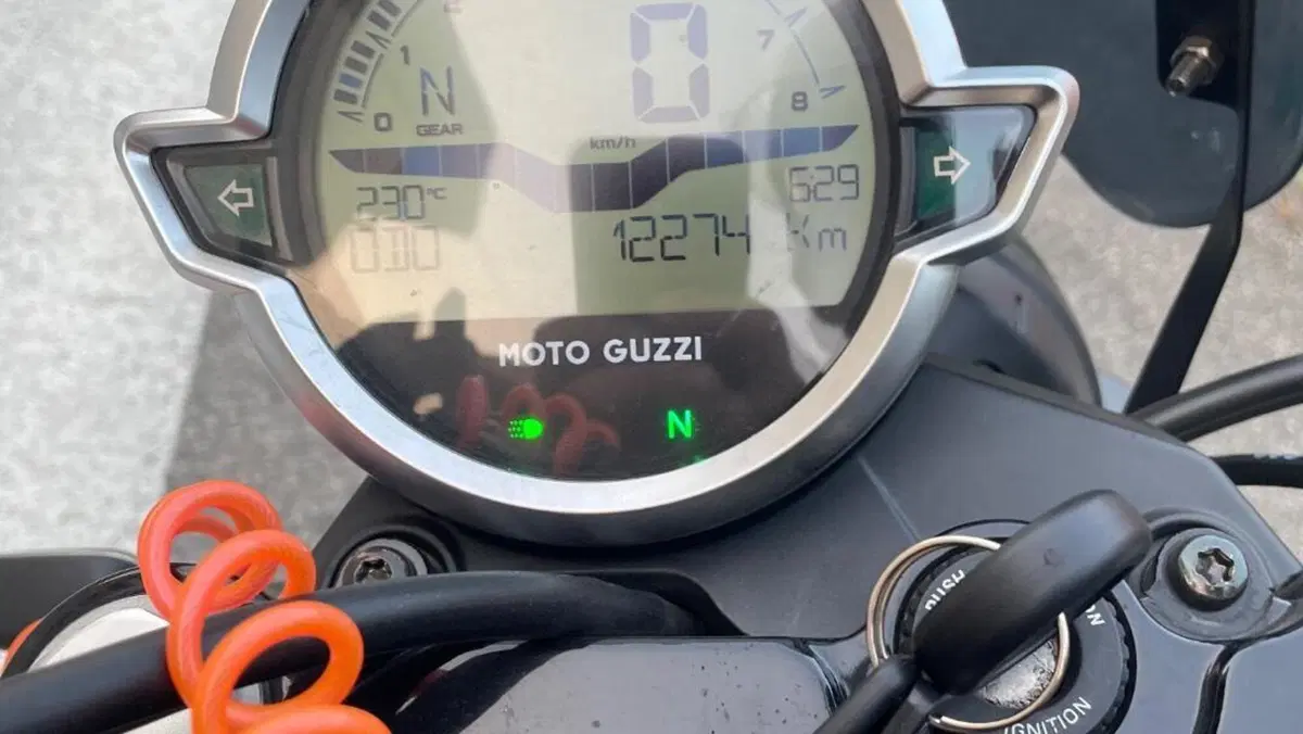 Moto Guzzi V7 Stone (2021 - 24)  (7)