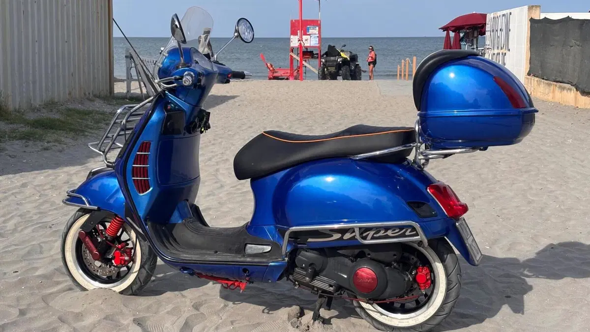 Vespa GTS 300 Super (2008 - 16)  (2)
