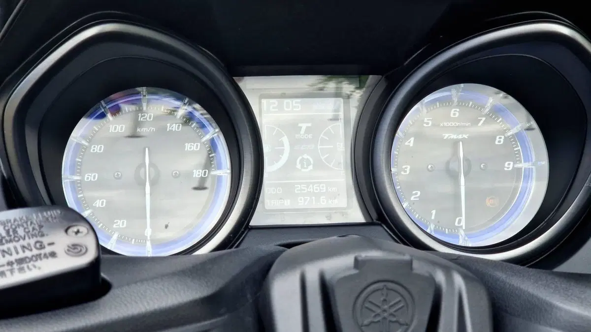 Yamaha T-Max 560 Tech Max (2021)  (4)