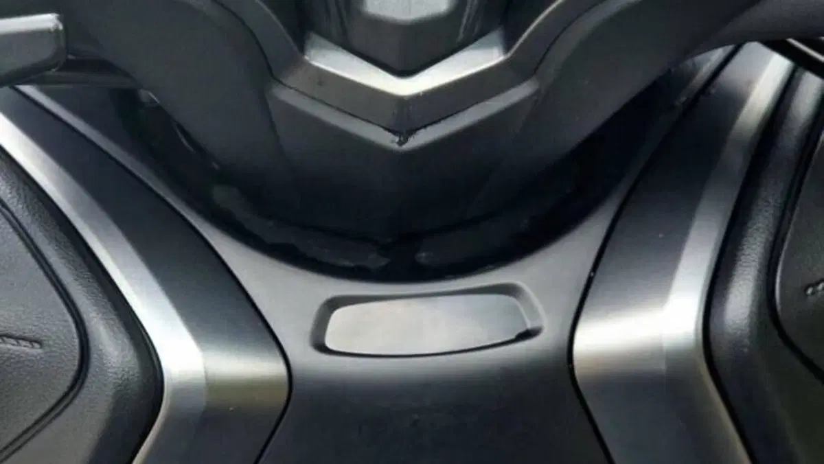 Yamaha T-Max 560 Tech Max (2021)  (5)