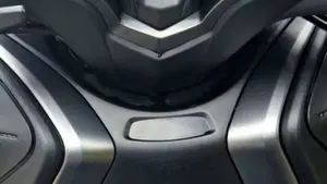 Yamaha T-Max 560 Tech Max (2021)  (5)
