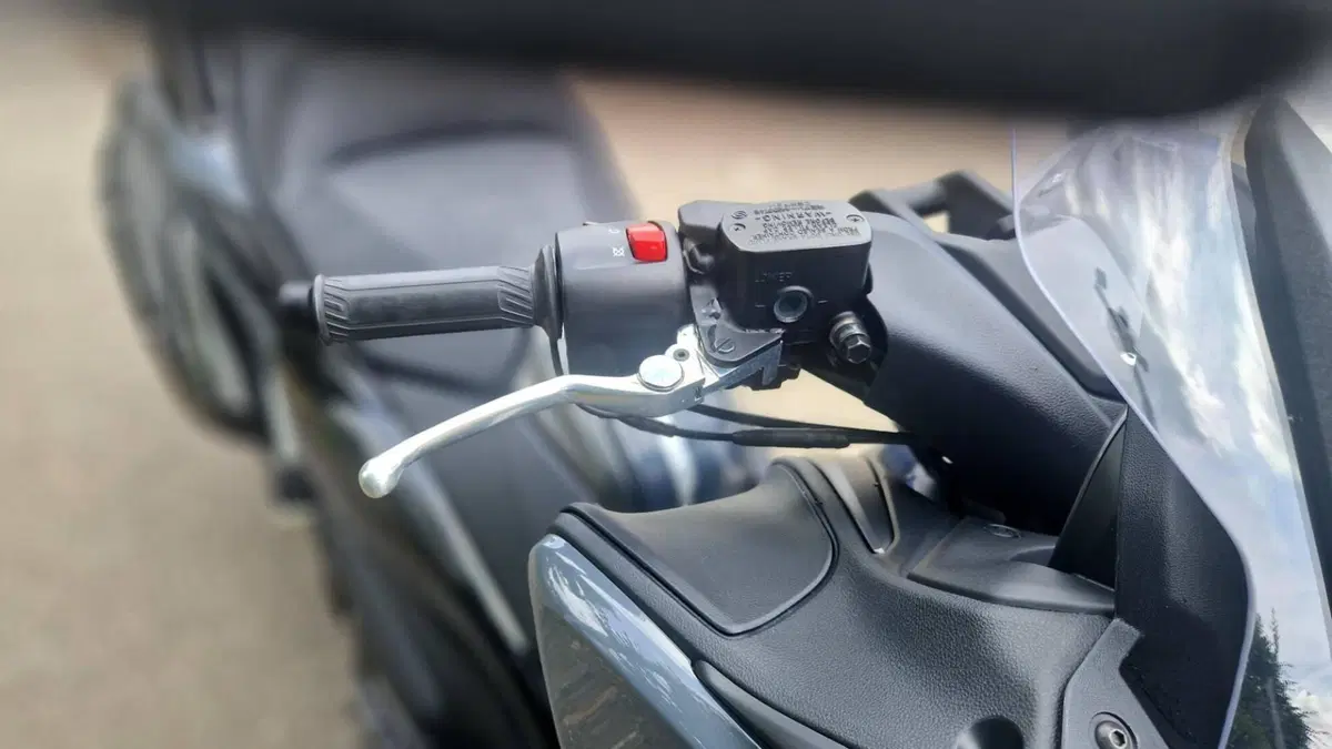 Yamaha T-Max 560 Tech Max (2021)  (7)