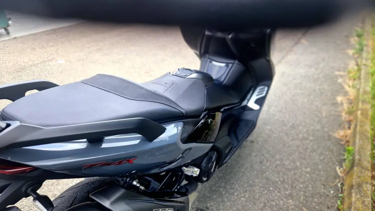 Yamaha T-Max 560 Tech Max (2021)  (9)