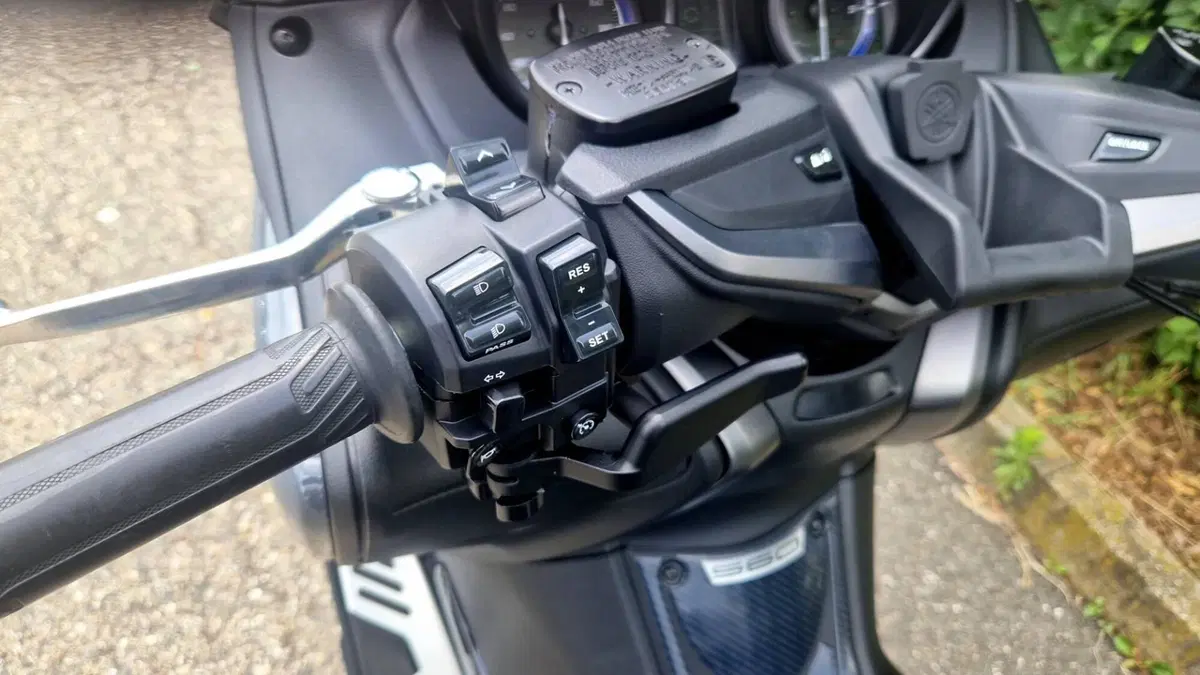 Yamaha T-Max 560 Tech Max (2021)  (12)