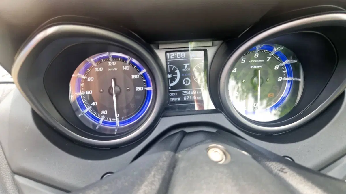 Yamaha T-Max 560 Tech Max (2021)  (14)
