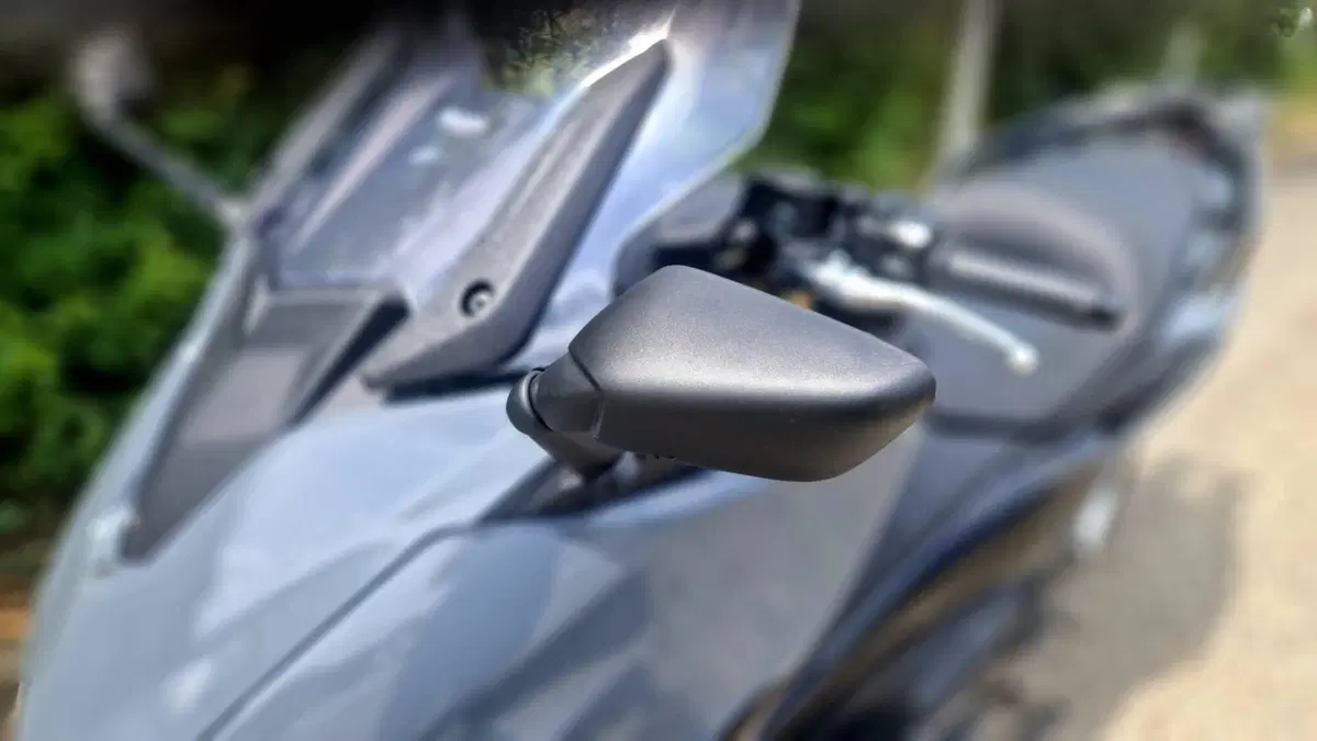 Yamaha T-Max 560 Tech Max (2021)  (15)