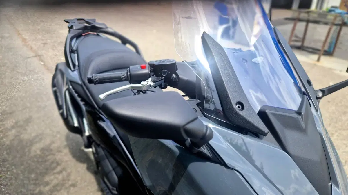 Yamaha T-Max 560 Tech Max (2021)  (16)