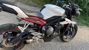 Triumph Street Triple R (2017 - 20)  (2)