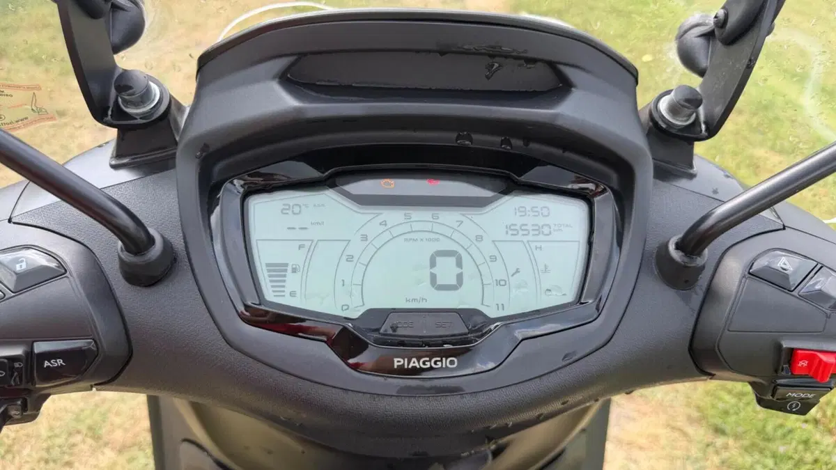 Piaggio Beverly 300 ABS-ASR (2021 - 25)  (5)