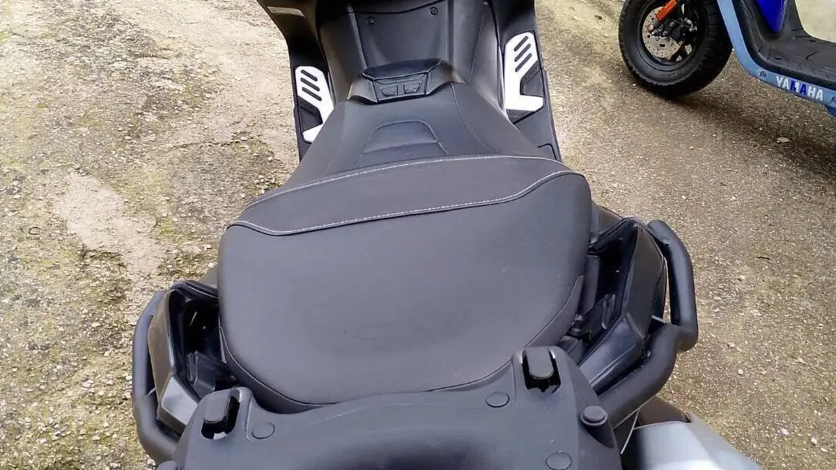 Yamaha T-Max 560 (2020 - 21)  (4)