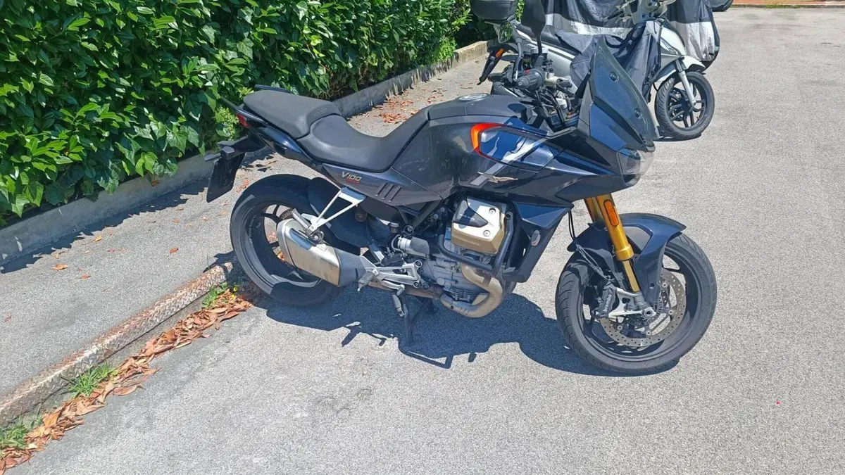 Moto Guzzi V100 Mandello S (2022 - 24)  (2)