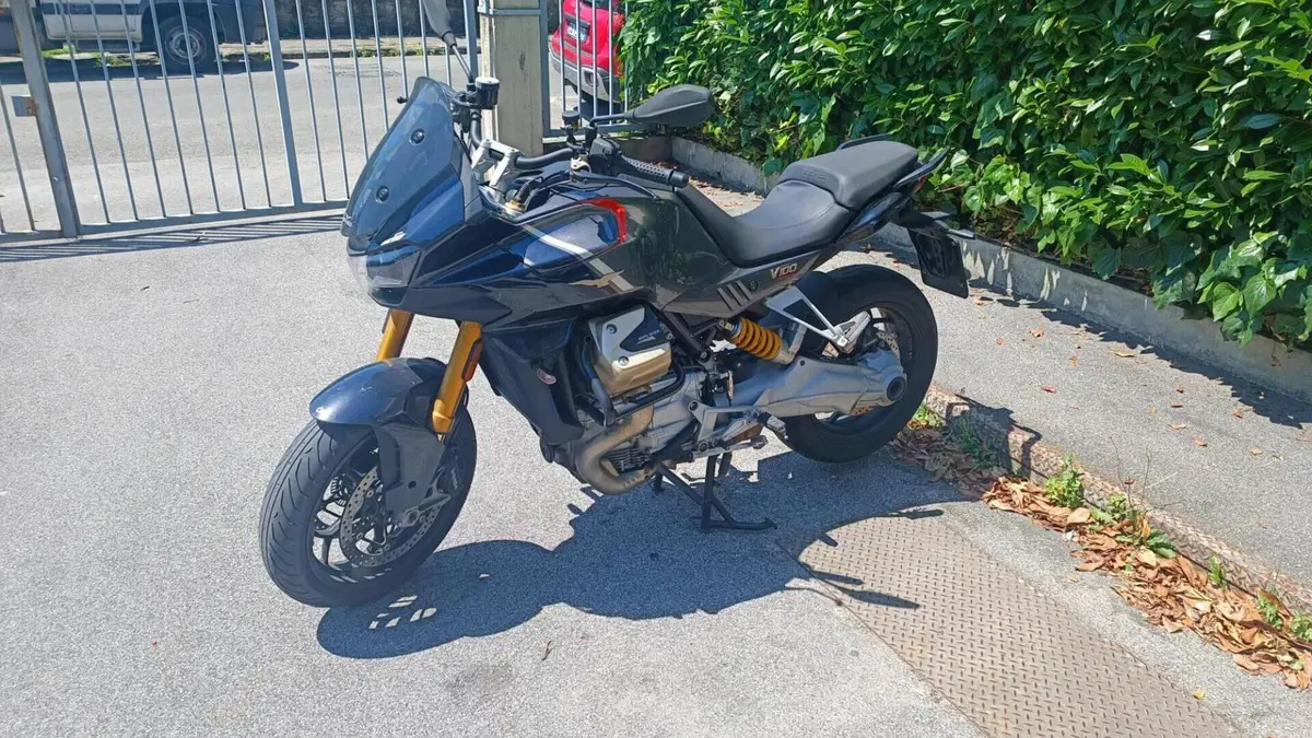 Moto Guzzi V100 Mandello S (2022 - 24)  (3)