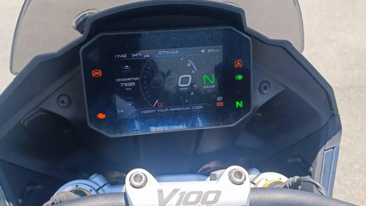 Moto Guzzi V100 Mandello S (2022 - 24)  (4)