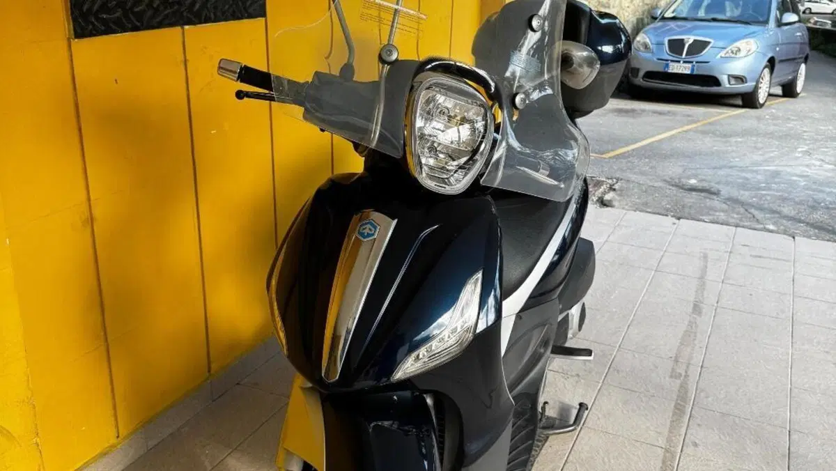 Piaggio Beverly 300 i.e. (2010 - 16)  (9)