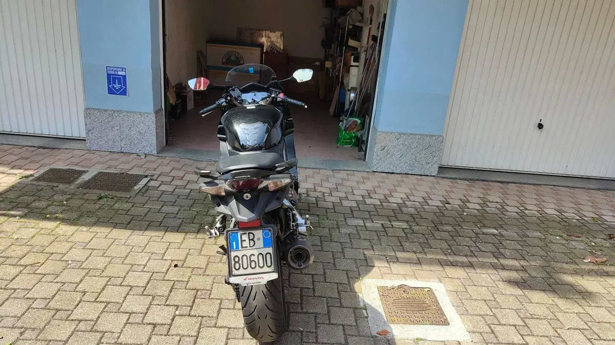 Honda VFR 800 F (2014 - 16)  (2)
