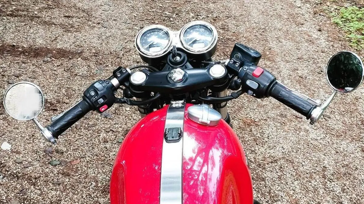 Triumph Thruxton 1200 (2016)  (2)