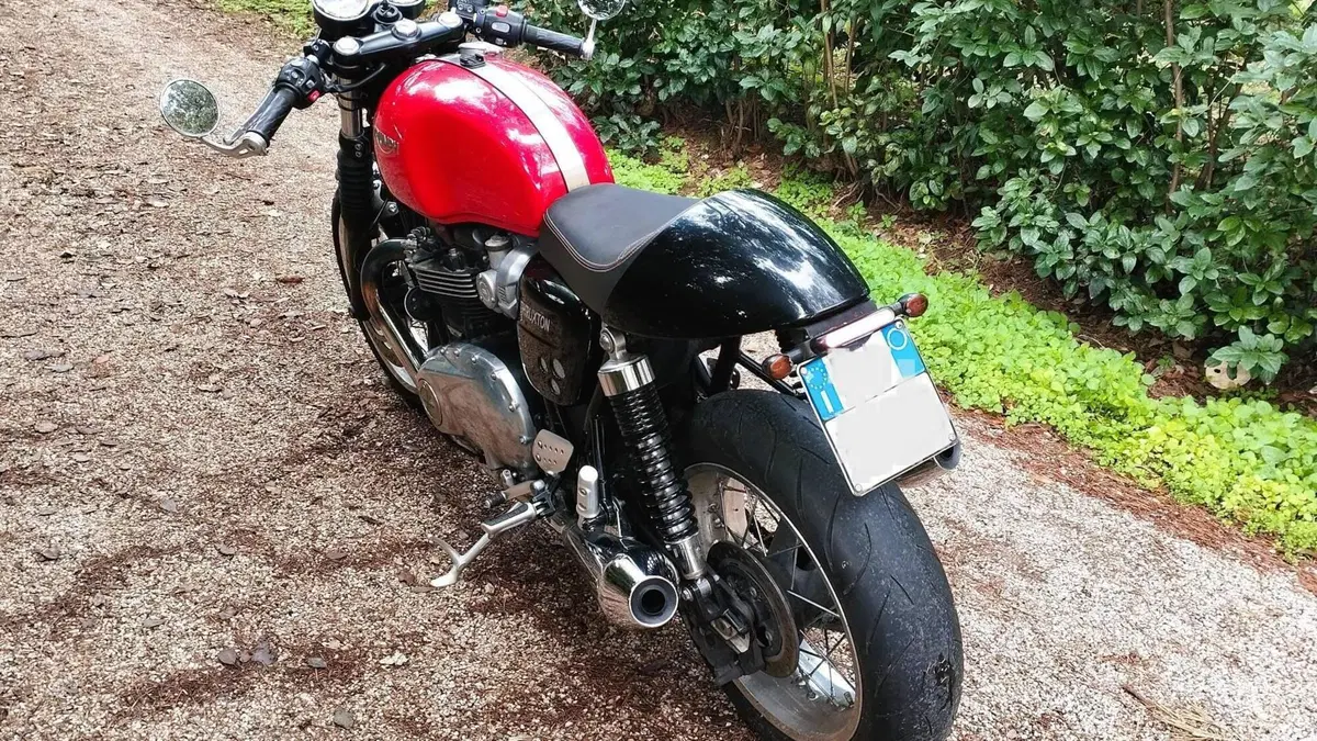 Triumph Thruxton 1200 (2016)  (4)