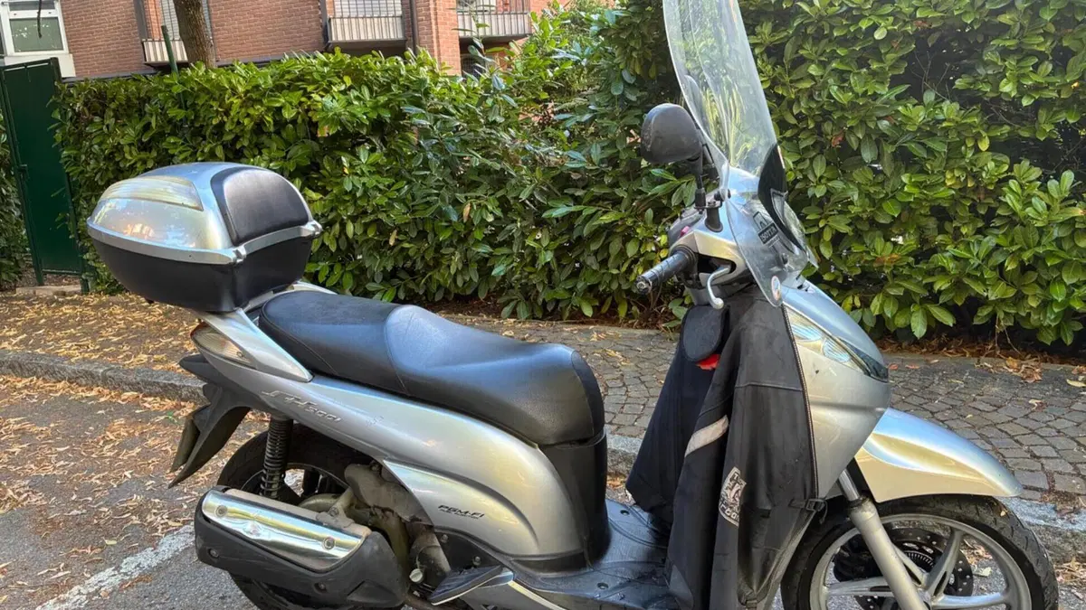 Honda SH 300 i (2006 - 10)  (2)