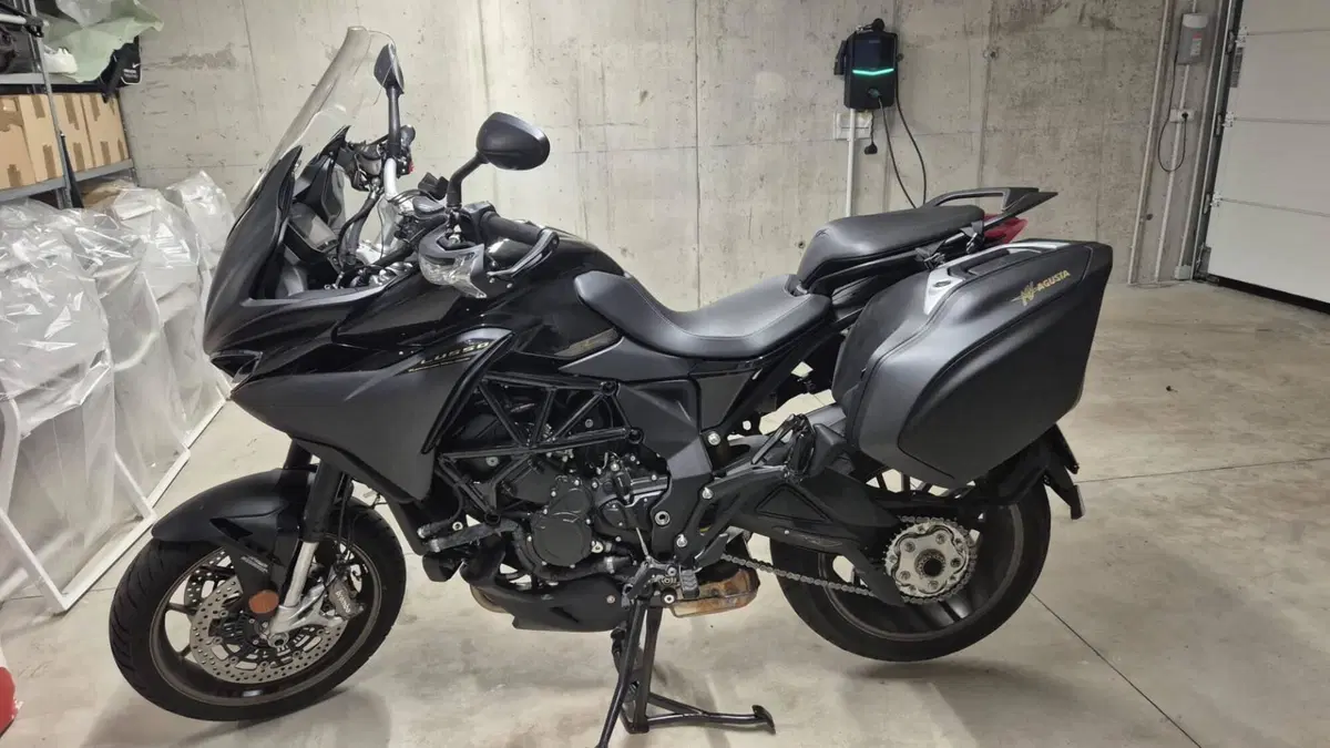 MV Agusta Turismo Veloce 800 Lusso SCS (2021 - 26)  (2)