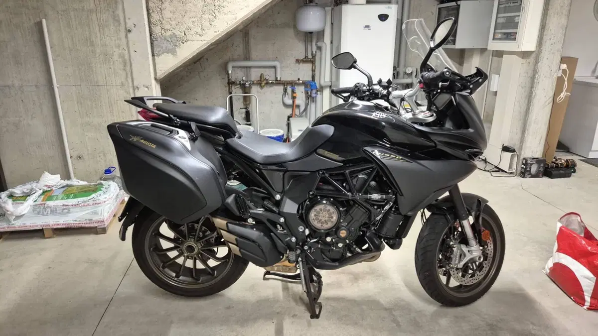 MV Agusta Turismo Veloce 800 Lusso SCS (2021 - 26)  (3)