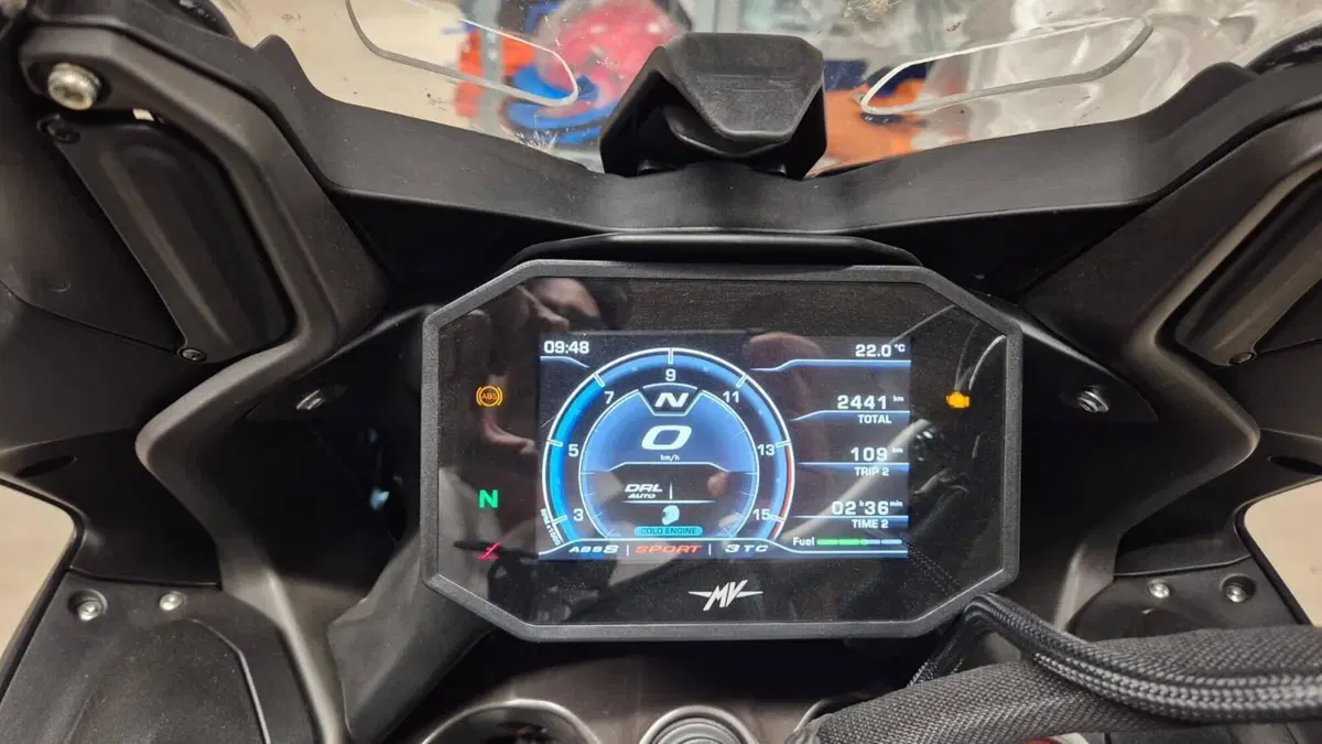 MV Agusta Turismo Veloce 800 Lusso SCS (2021 - 26)  (4)