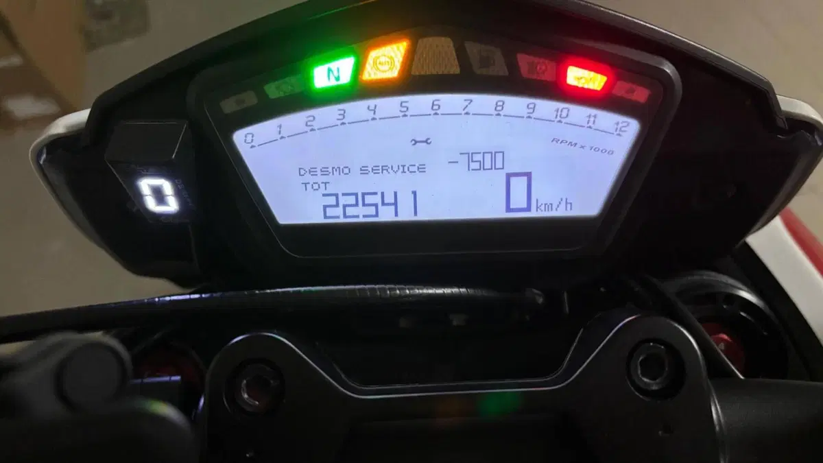 Ducati Hypermotard 821 SP (2013 - 15)  (8)