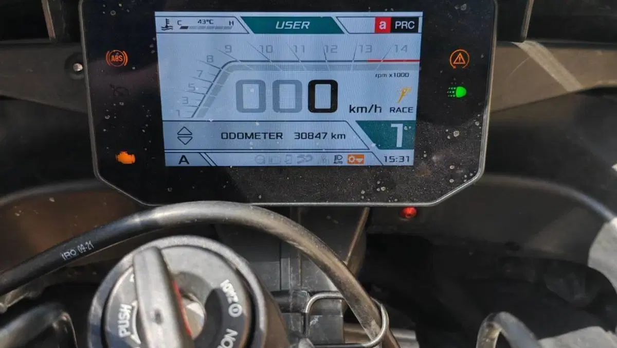 Aprilia RSV4 1100 Factory (2021 - 24)  (2)