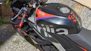 Aprilia RSV4 1100 Factory (2021 - 24)  (5)