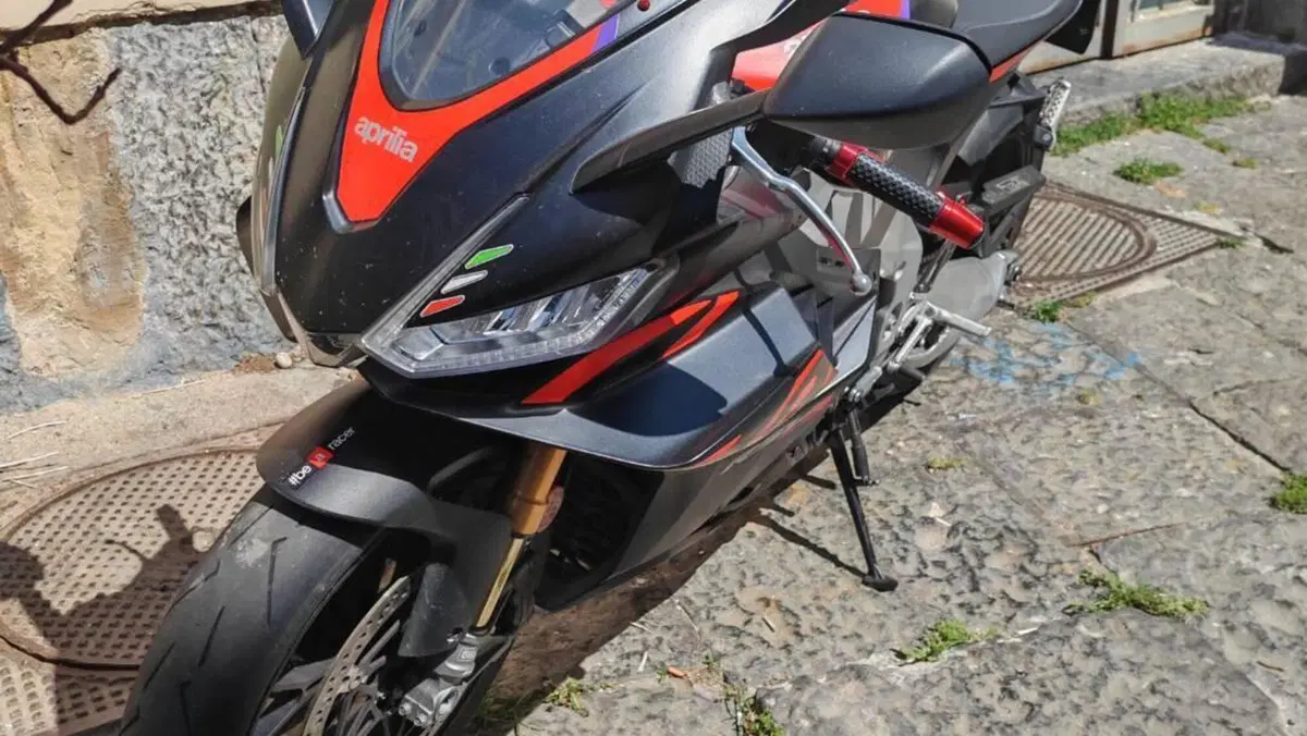 Aprilia RSV4 1100 Factory (2021 - 24)  (7)
