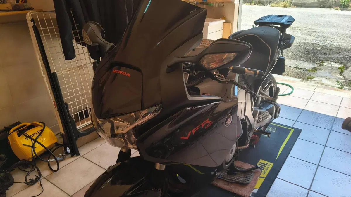 Honda VFR 1200 F ABS (2009 - 16)  (2)