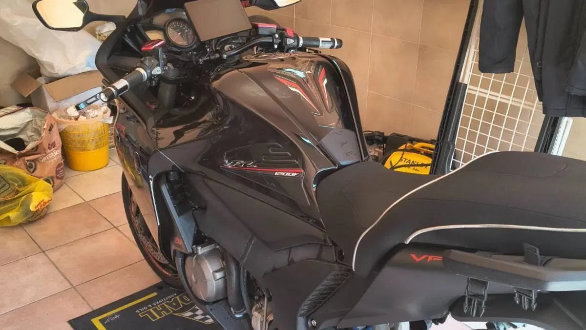 Honda VFR 1200 F ABS (2009 - 16)  (3)