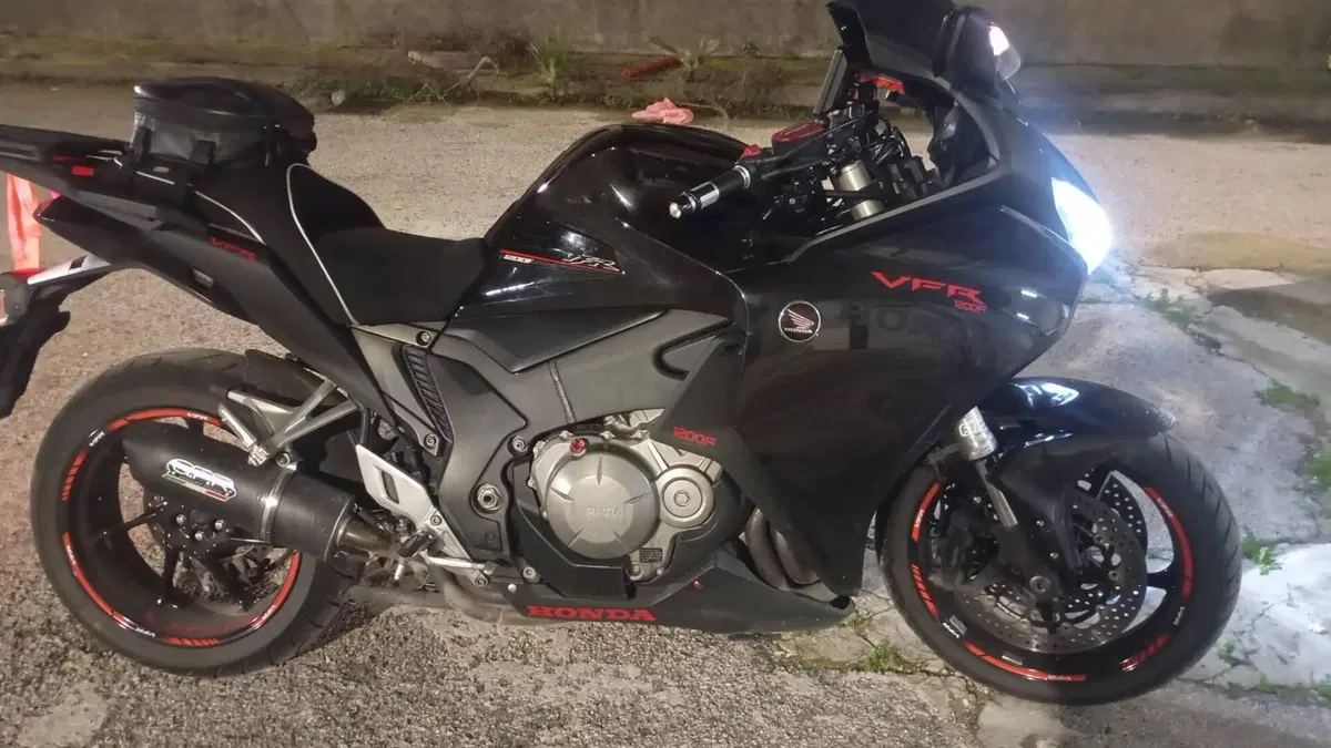 Honda VFR 1200 F ABS (2009 - 16)  (5)