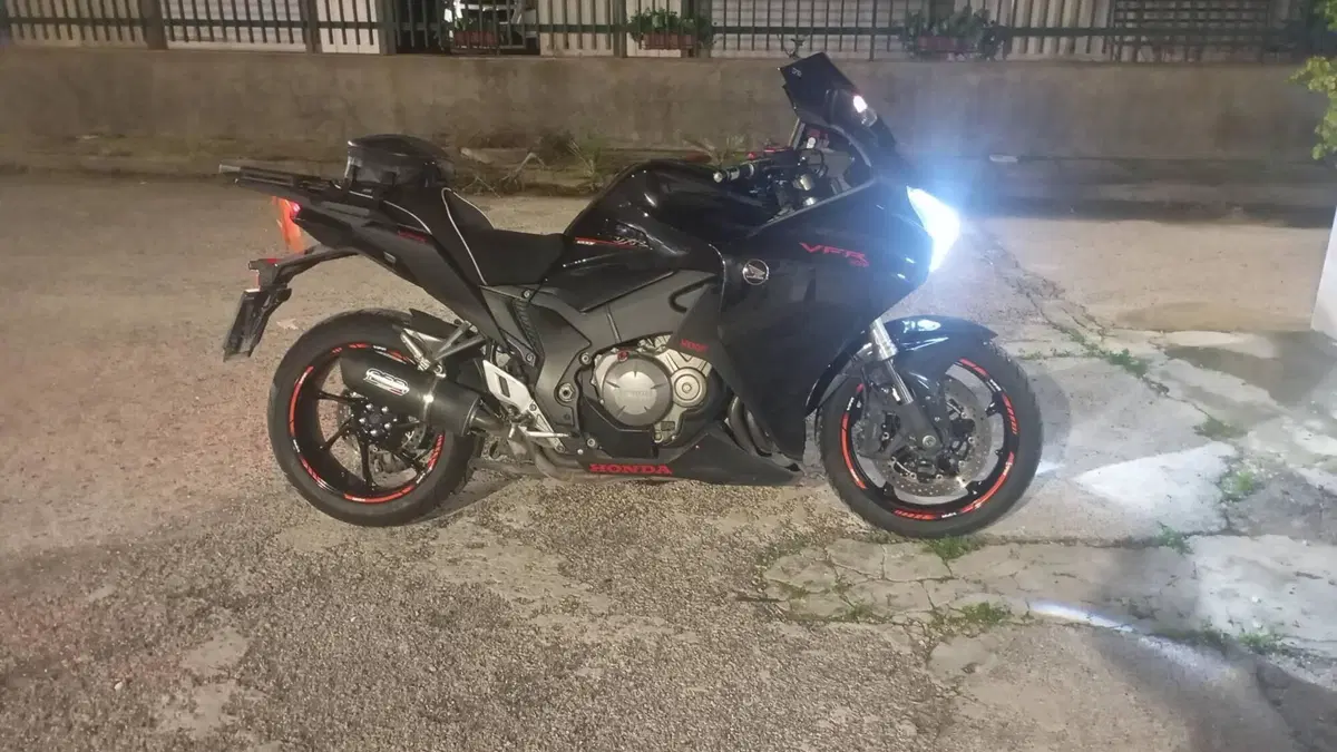 Honda VFR 1200 F ABS (2009 - 16)  (6)