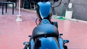 Harley-Davidson 883 Iron (2009 - 11) - XL 883N  (5)