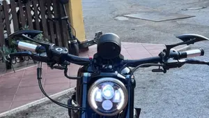 Harley-Davidson 883 Iron (2009 - 11) - XL 883N  (6)