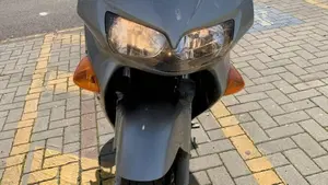 Honda VFR 800 (1998 - 01)  (3)