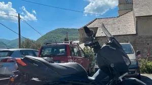 Yamaha X-Max 300 Tech Max (2020)  (2)
