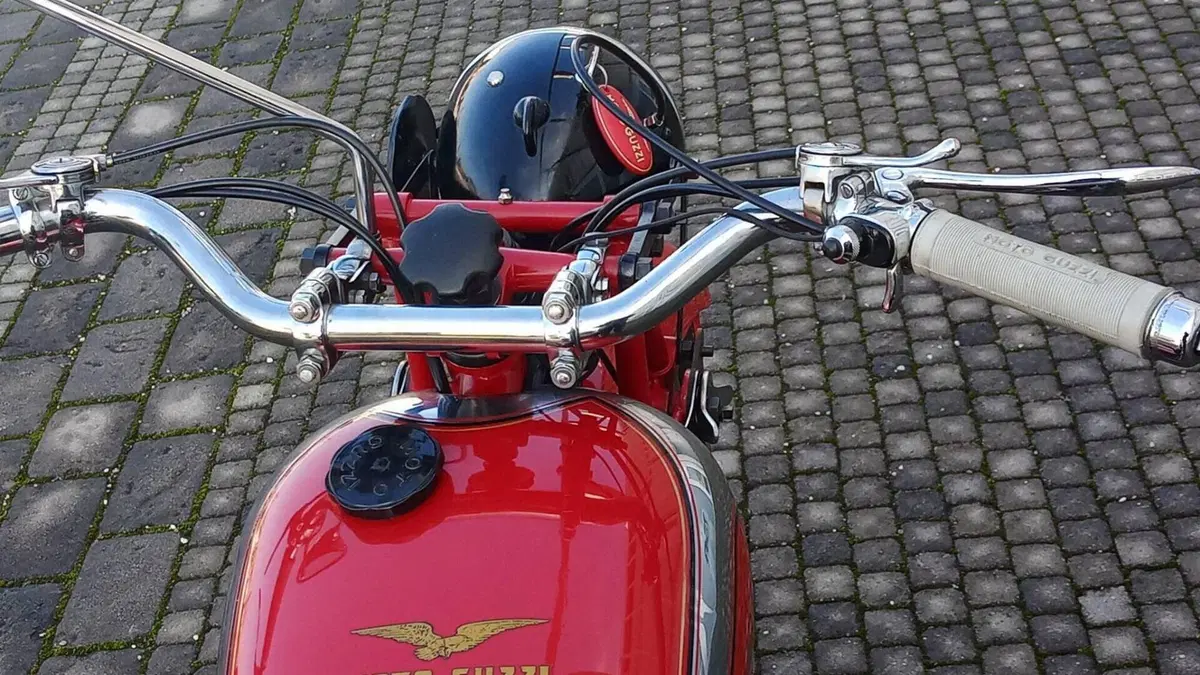 Moto Guzzi   (2)