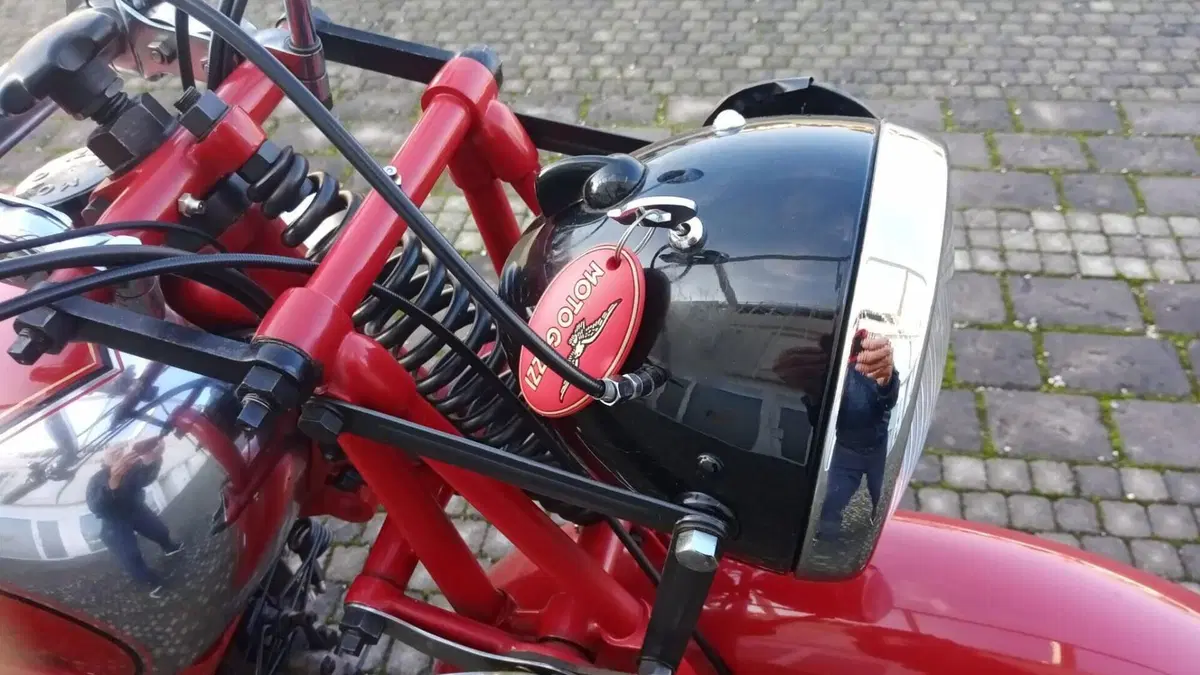 Moto Guzzi   (4)