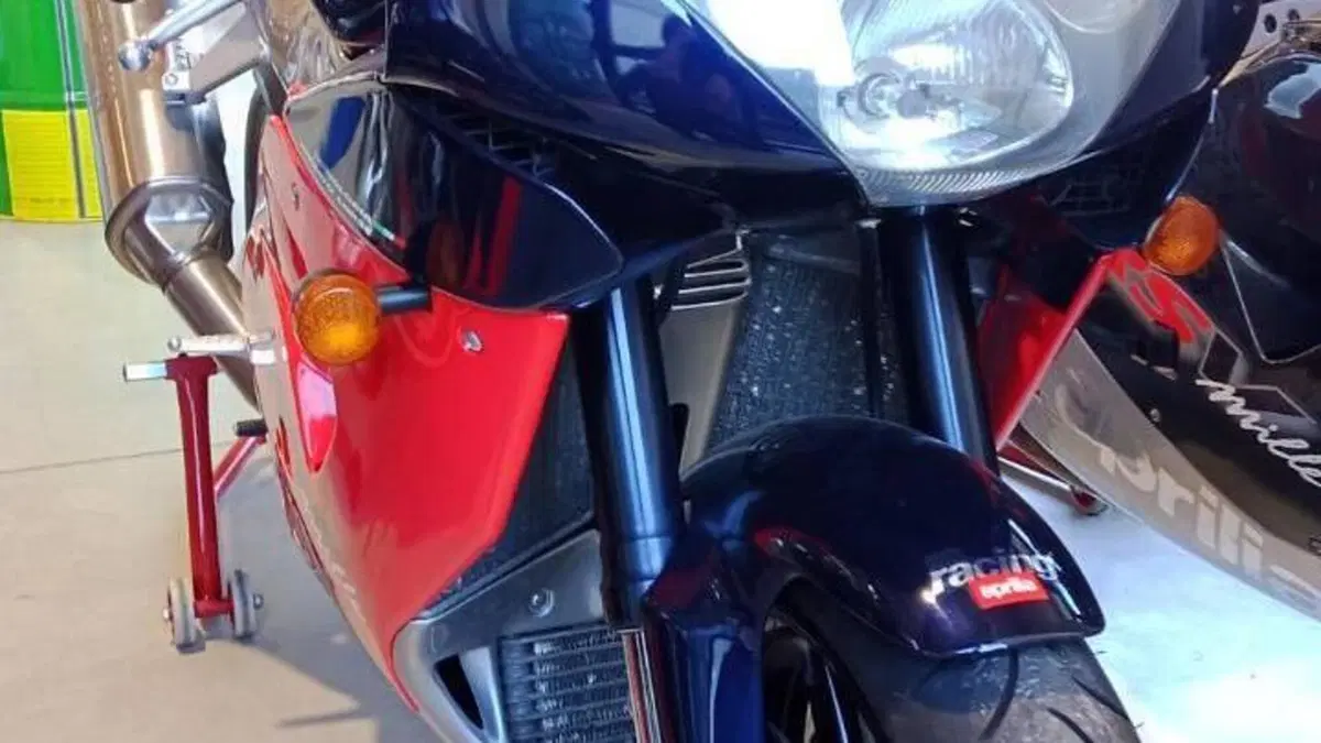 Aprilia RSV 1000 (1998 - 99)  (2)