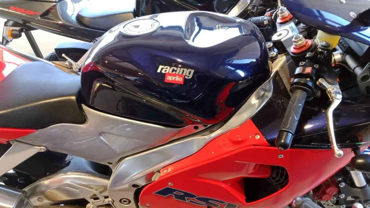 Aprilia RSV 1000 (1998 - 99)  (3)